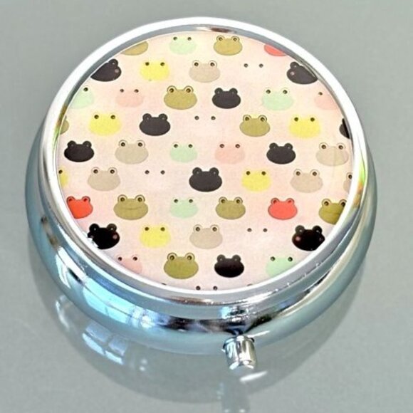 Mod Retro Style Frog Heads Purse Decorative Travel Stainless Steel Pill Box New - Picture 1 of 2